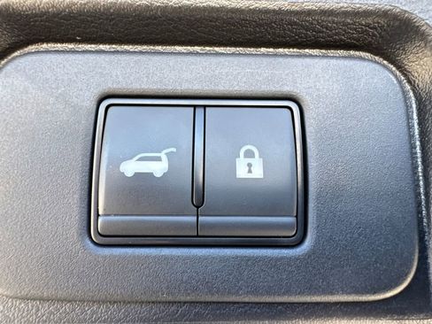 Used 2024 Nissan Rogue SV image 19