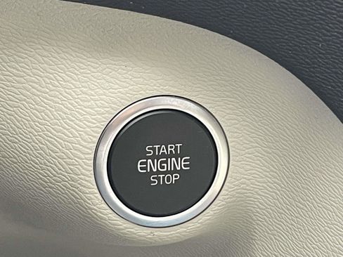 Certified 2023 Volvo XC40 B5 Ultimate w/ Climate Package image 25