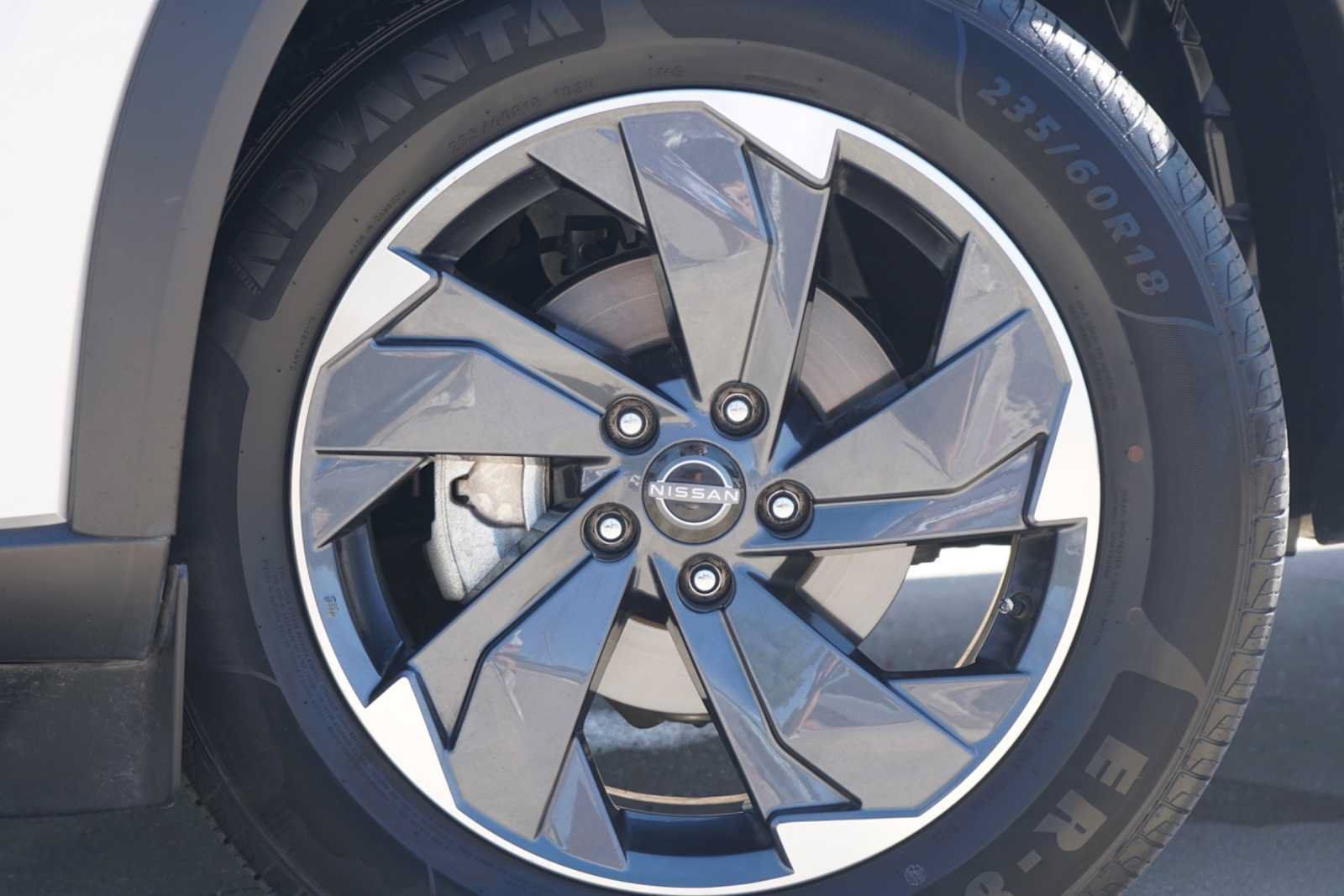 Used 2025 Nissan Rogue SV FWD image 2