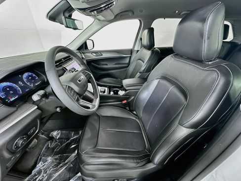 Used 2023 Jeep Grand Cherokee Limited w/ Luxury Tech Group II AWD/4WD image 21