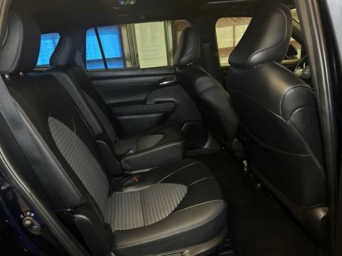 Used 2025 Toyota Highlander XSE AWD/4WD image 17