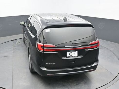 Used 2024 Chrysler Pacifica Touring-L FWD image 46