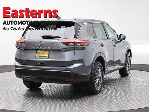 Used 2024 Nissan Rogue S AWD/4WD image 5