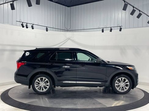 Used 2021 Ford Explorer XLT w/ Equipment Group 202A AWD/4WD image 10