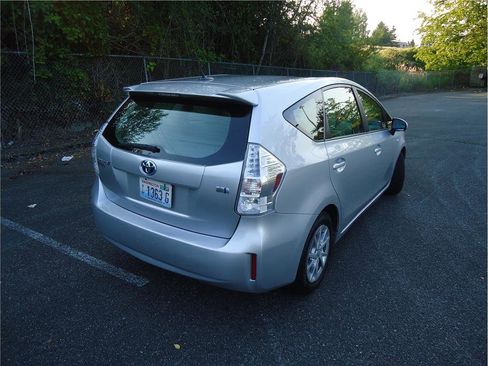 Used 2012 Toyota Prius V Two image 6