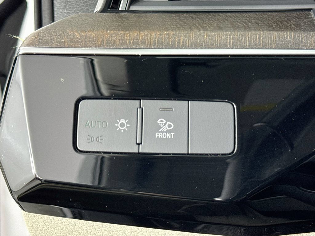 Used 2024 Audi Q8 e-tron Premium AWD/4WD image 18