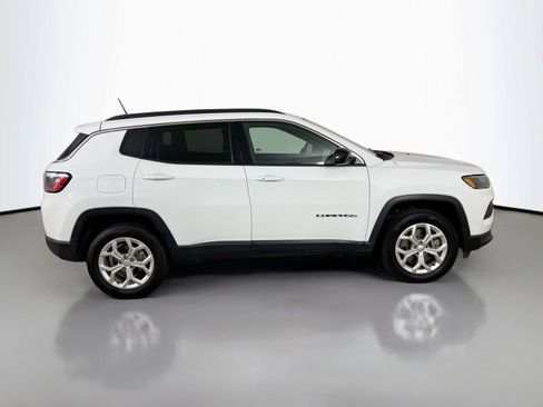 Used 2024 Jeep Compass Latitude AWD/4WD image 16