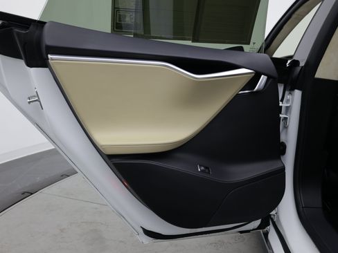 Used 2016 Tesla Model S 70 RWD image 22