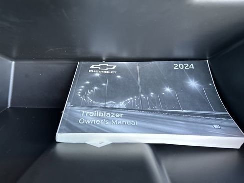 Used 2024 Chevrolet TrailBlazer RS w/ Driver Confidence Package image 37