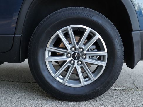 Used 2023 Chevrolet Traverse LT FWD image 38