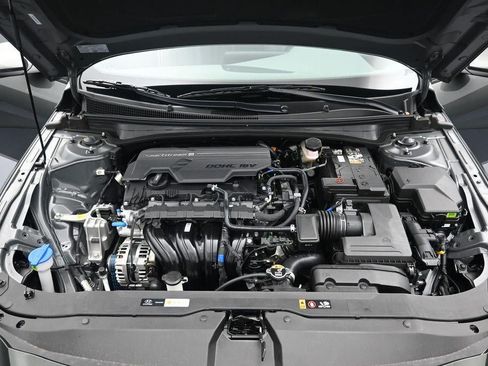 New 2026 Hyundai Elantra SE FWD image 32