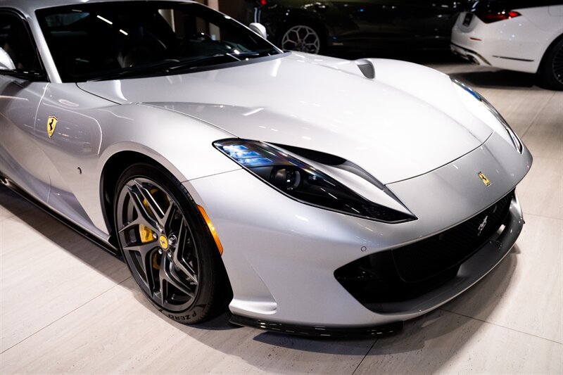 Used 2018 Ferrari 812 Superfast RWD image 46