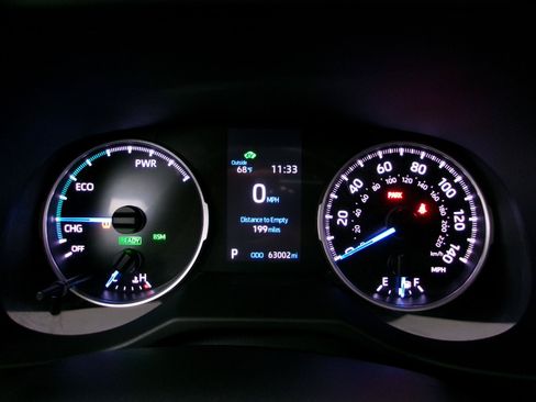 Used 2021 Toyota RAV4 XLE w/ Convenience Package AWD/4WD image 8