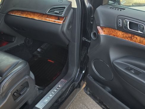 Used 2019 Lincoln MKT AWD image 30