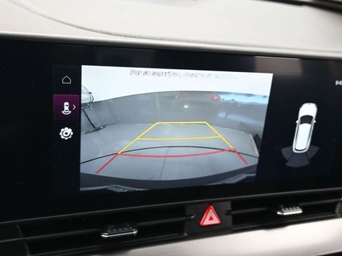 Used 2025 Kia Sportage EX image 18