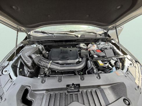 Used 2025 Chevrolet Blazer LT FWD image 17