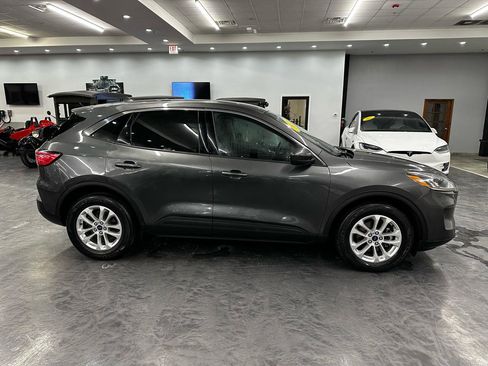 Used 2020 Ford Escape SE image 4