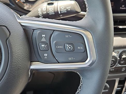 Used 2025 Jeep Wrangler Unlimited Sahara AWD/4WD image 20