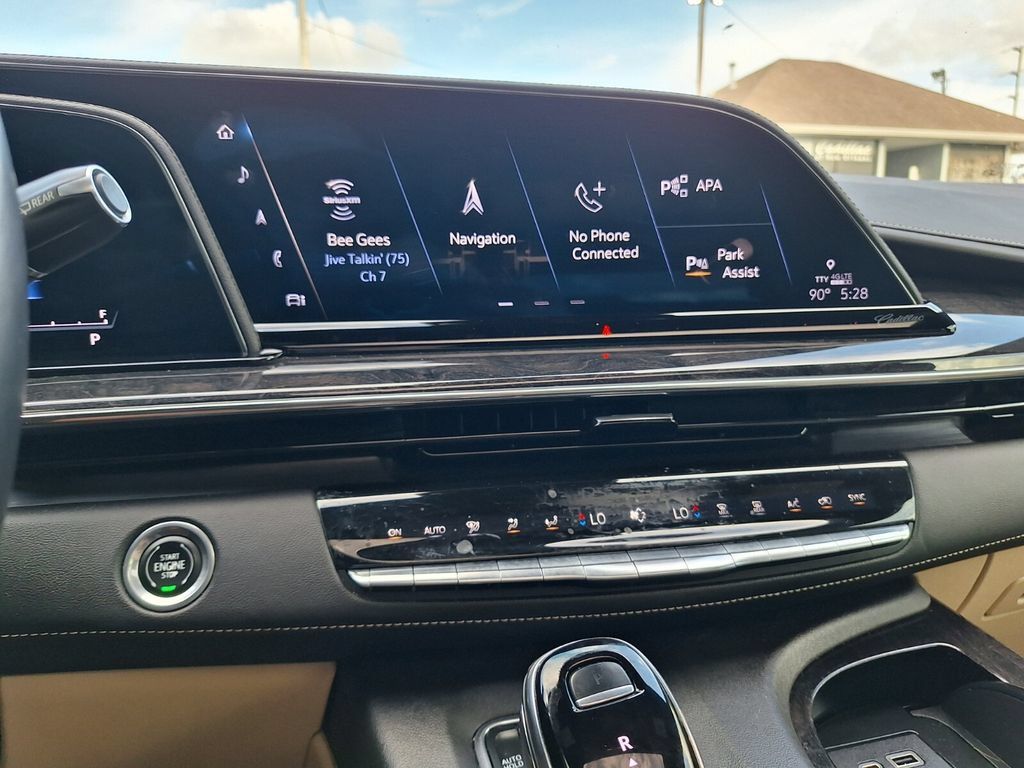 Used 2022 Cadillac Escalade ESV Premium Luxury AWD/4WD image 19