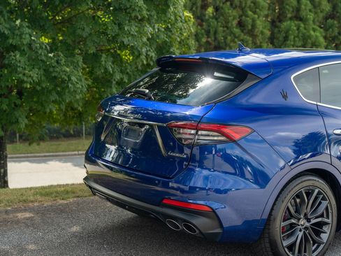 Used 2022 Maserati Levante Modena image 11