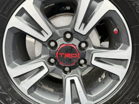 Used 2017 Toyota Tacoma TRD Sport w/ Tow Package (A/T) AWD/4WD image 47