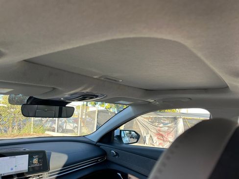 Used 2025 Hyundai Elantra Limited image 30