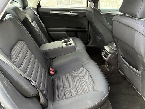 Used 2016 Ford Fusion SE image 16