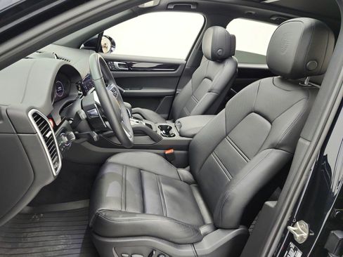 Used 2023 Porsche Cayenne Platinum Edition AWD/4WD image 16
