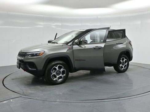 Used 2022 Jeep Compass Trailhawk w/ Trailhawk Elite Group image 6