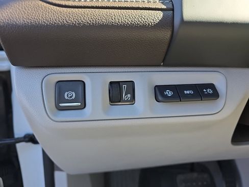 Used 2020 GMC Acadia SLT w/ Driver Alert Package II image 19