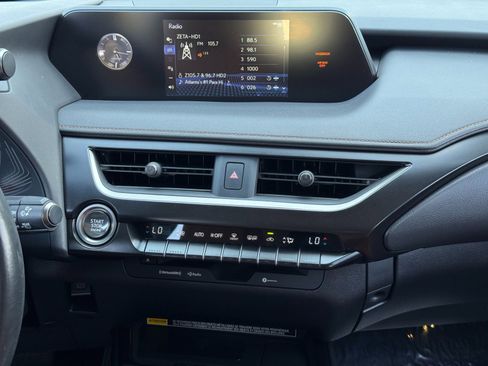 Used 2021 Lexus UX 200 image 22