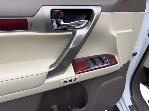 Used 2013 Lexus GX 460 Premium image 32