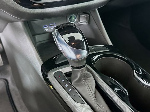 Used 2025 Buick Envista Sport Touring image 24