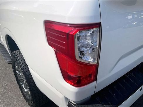 Used 2019 Nissan Titan SV w/ SV Convenience Package AWD/4WD image 32