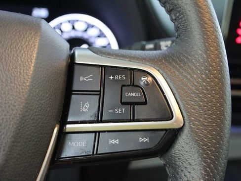 Used 2021 Toyota Sienna Limited FWD image 17