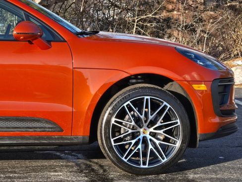 Used 2025 Porsche Macan image 14