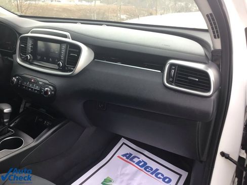 Used 2020 Kia Sorento LX image 25
