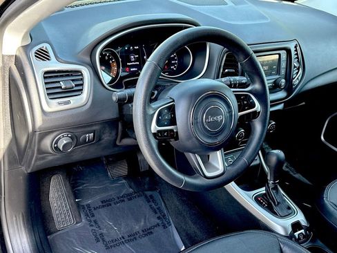 Used 2018 Jeep Compass Sport FWD image 15