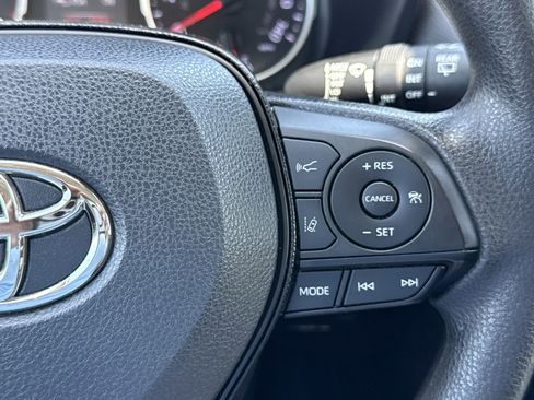 Used 2021 Toyota RAV4 XLE FWD image 21