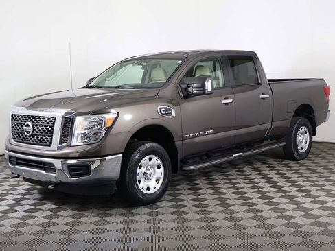 Used 2017 Nissan Titan SV image 5