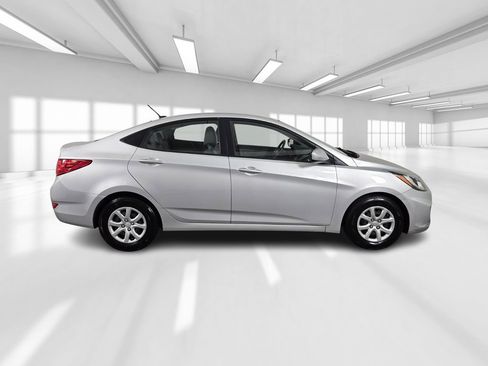 Used 2014 Hyundai Accent GLS image 9
