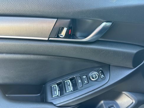 Used 2021 Honda Accord LX image 10