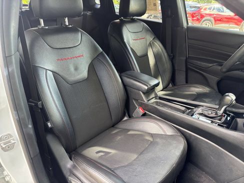 Used 2025 Jeep Compass Trailhawk AWD/4WD image 34