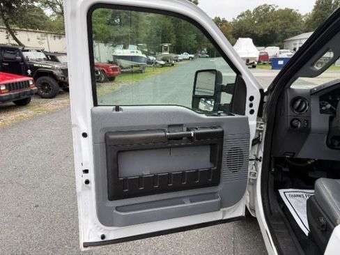 Used 2016 Ford F250 XL w/ Power Equipment Group image 14