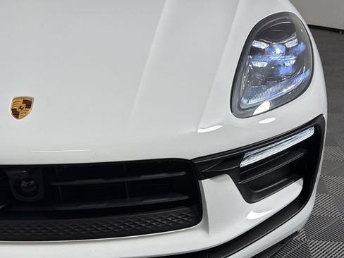 Certified 2026 Porsche Macan AWD/4WD image 11