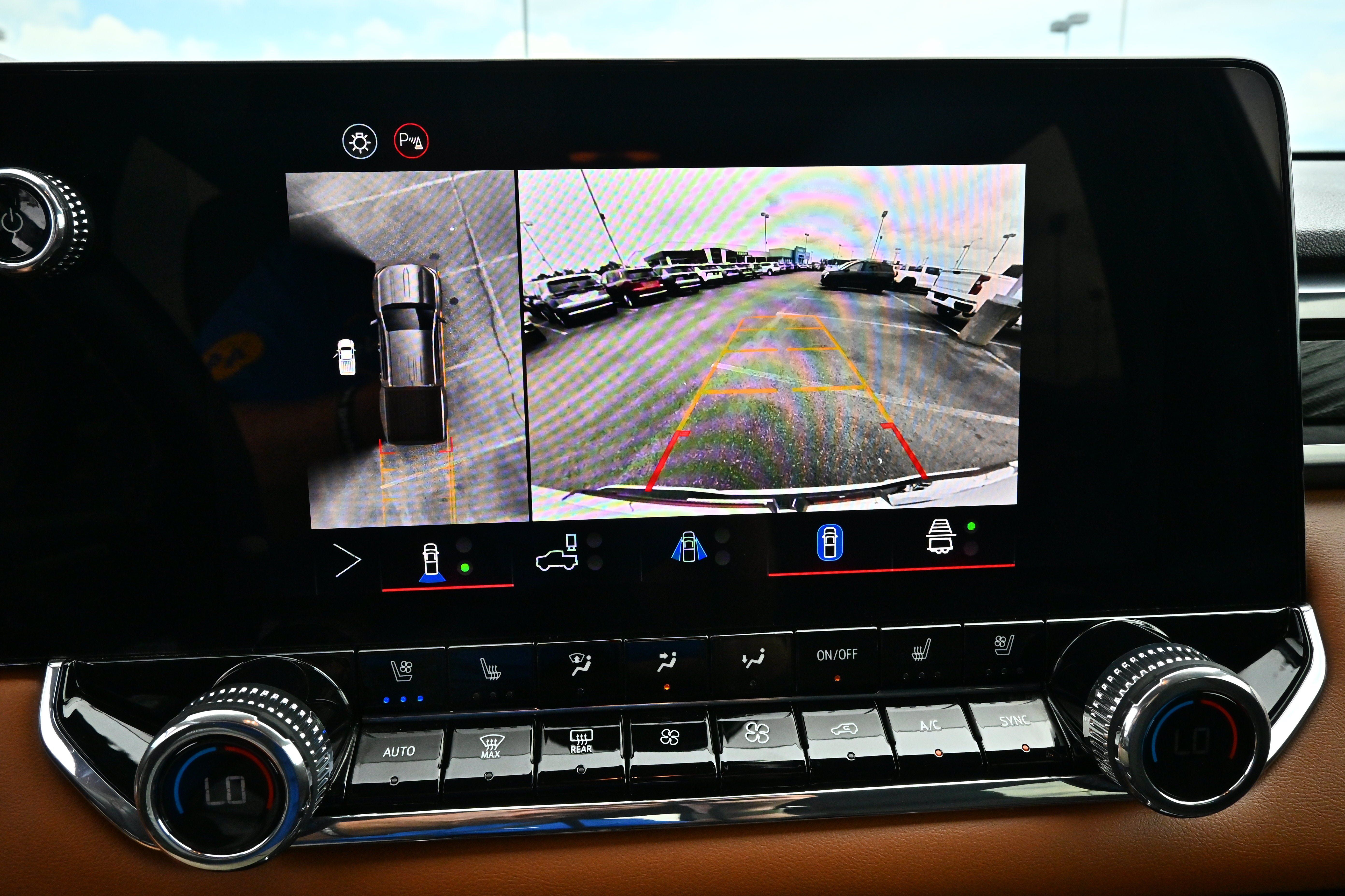 Used 2025 GMC Canyon AT4 w/ Technology Plus Package AWD/4WD image 28