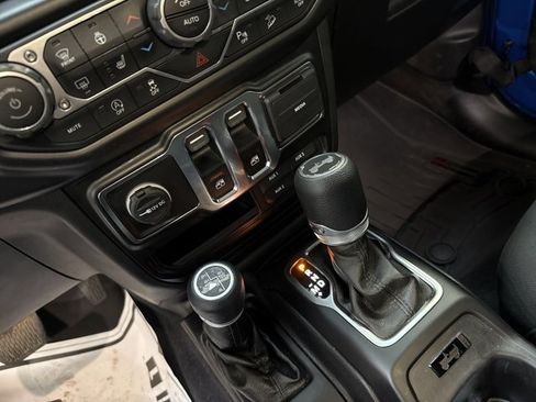 Used 2021 Jeep Wrangler Sport AWD/4WD image 30