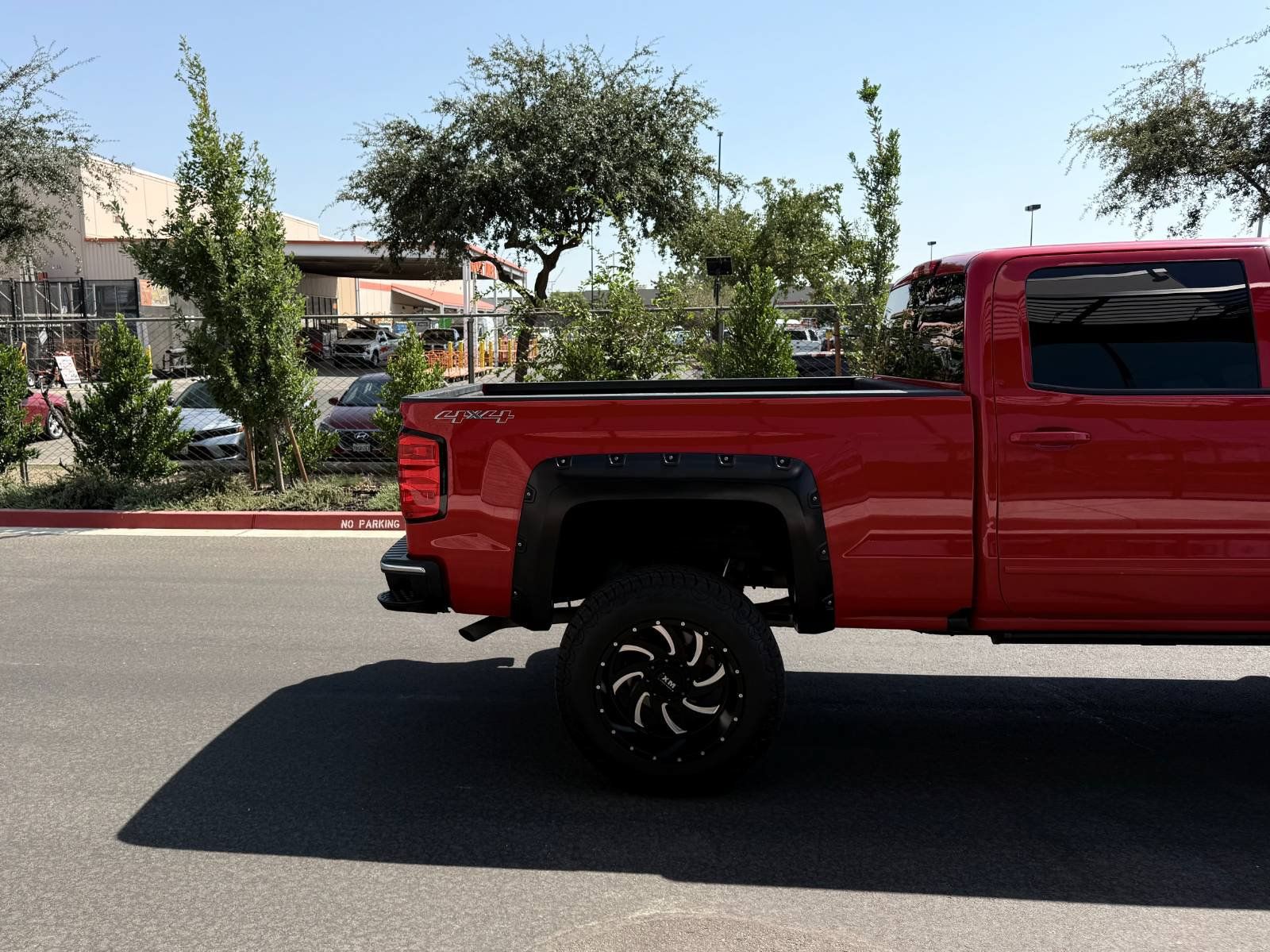Used 2017 Chevrolet Silverado 1500 LT AWD/4WD image 5