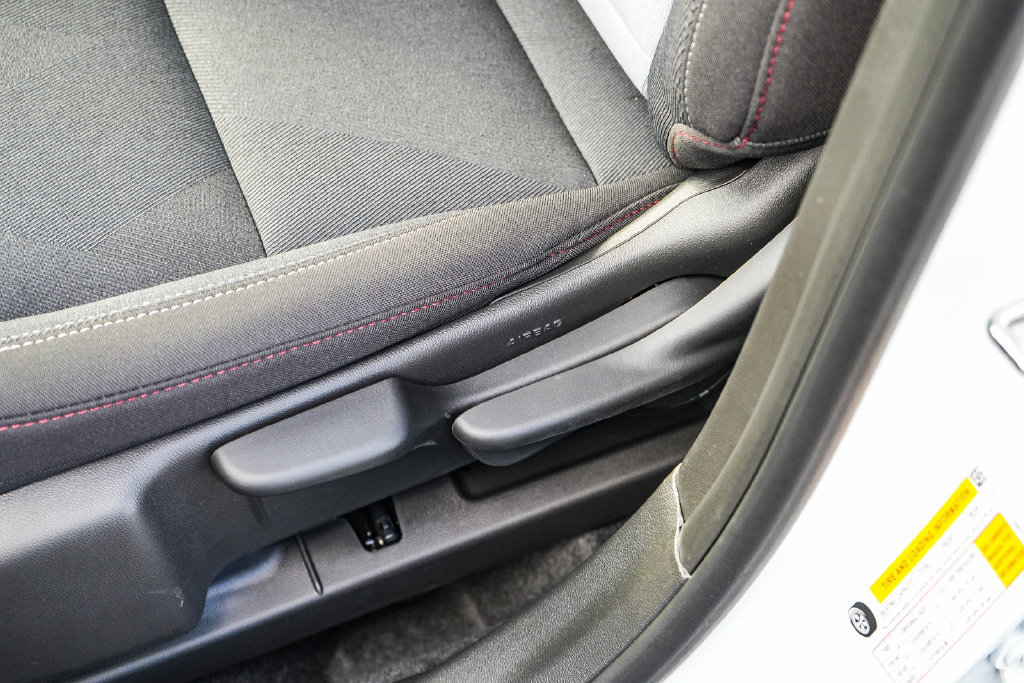 New 2026 Chevrolet Trax RS w/ Sunroof Package FWD image 21