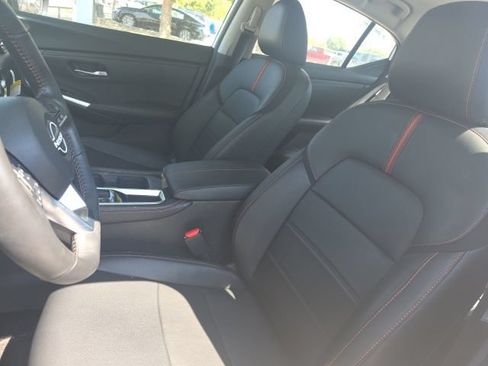 Used 2025 Nissan Sentra SR w/ SR Premium Package FWD image 5